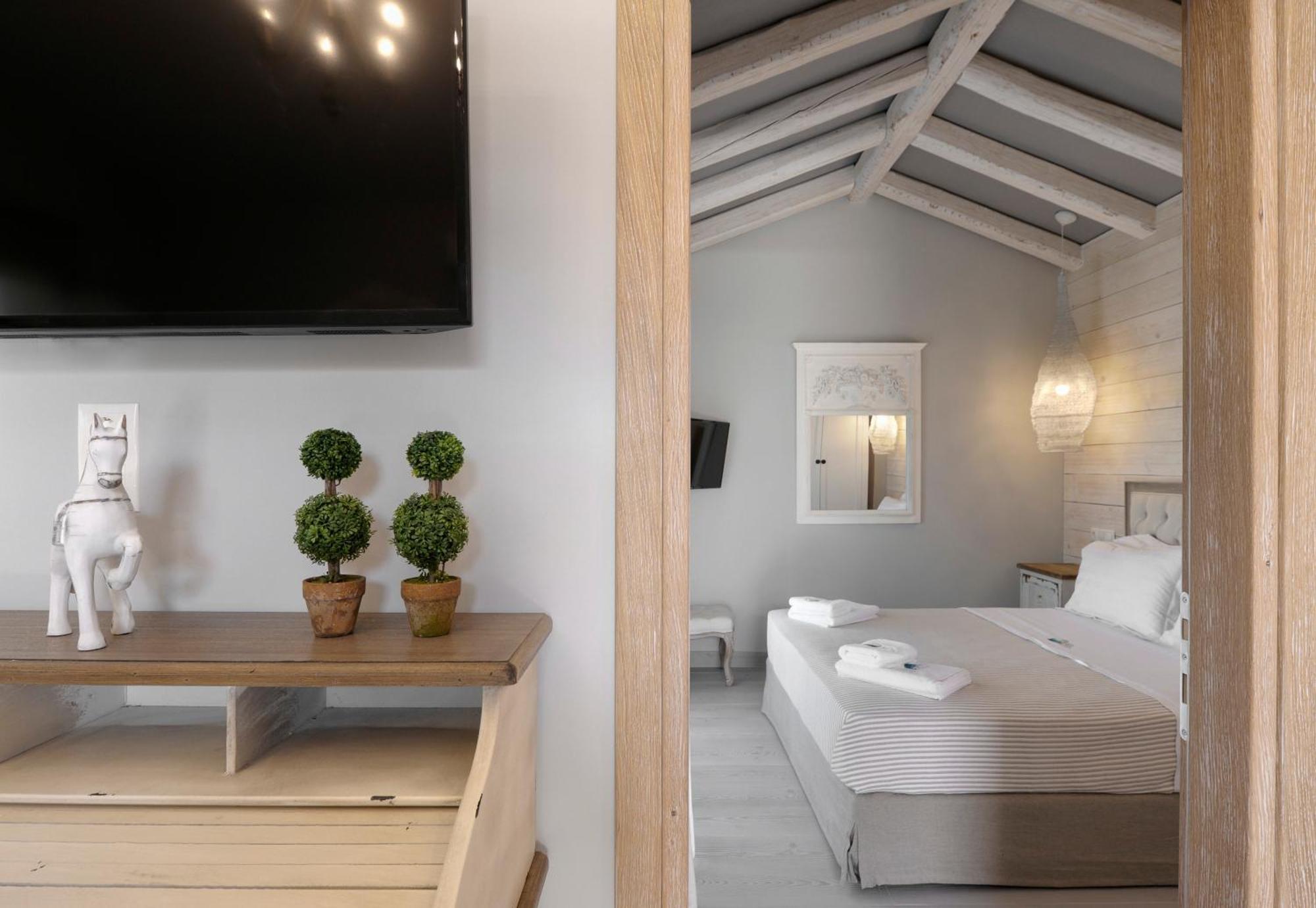 By The Sea Luxury Suites Thásos Exterior foto
