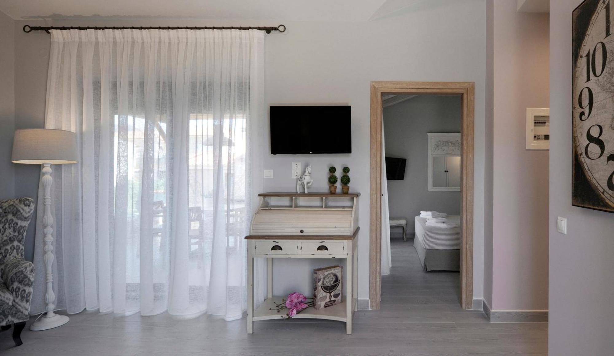 By The Sea Luxury Suites Thásos Exterior foto